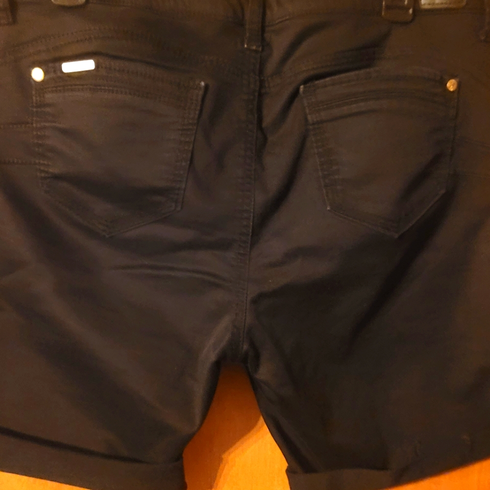 Celebrity Pink Black Shorts 32 15 Women Xl.